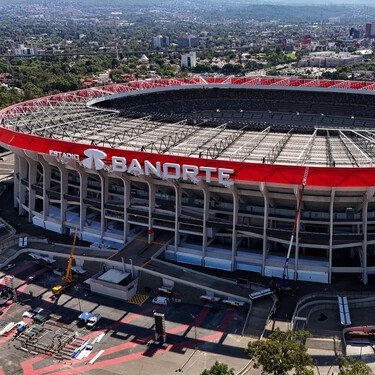 Sólo México ha agotado los boletos para sus partidos en el Mundial, pero la FIFA tiene un problema peor: los palcos que les quitó a unos millonarios para vendérselos a otros