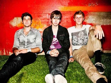 Foster The People le dan un empujón al lunes, con el 'Under Control' de Calvin Harris