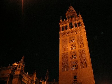 Si hay que vender, se le escritura hasta la Giralda a un chino