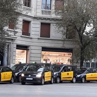Detenidos dos taxistas por el ataque durante la huelga a un coche de VTC, y se prevén más detenciones