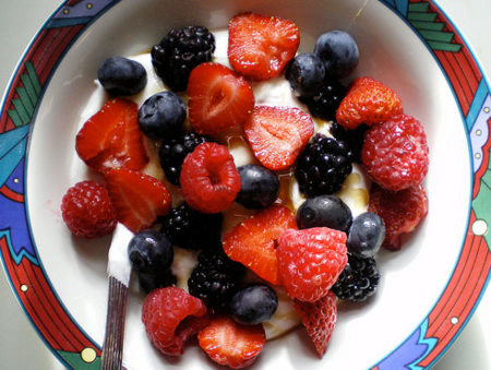 Yogur con frutas naturales, una combinación saludable