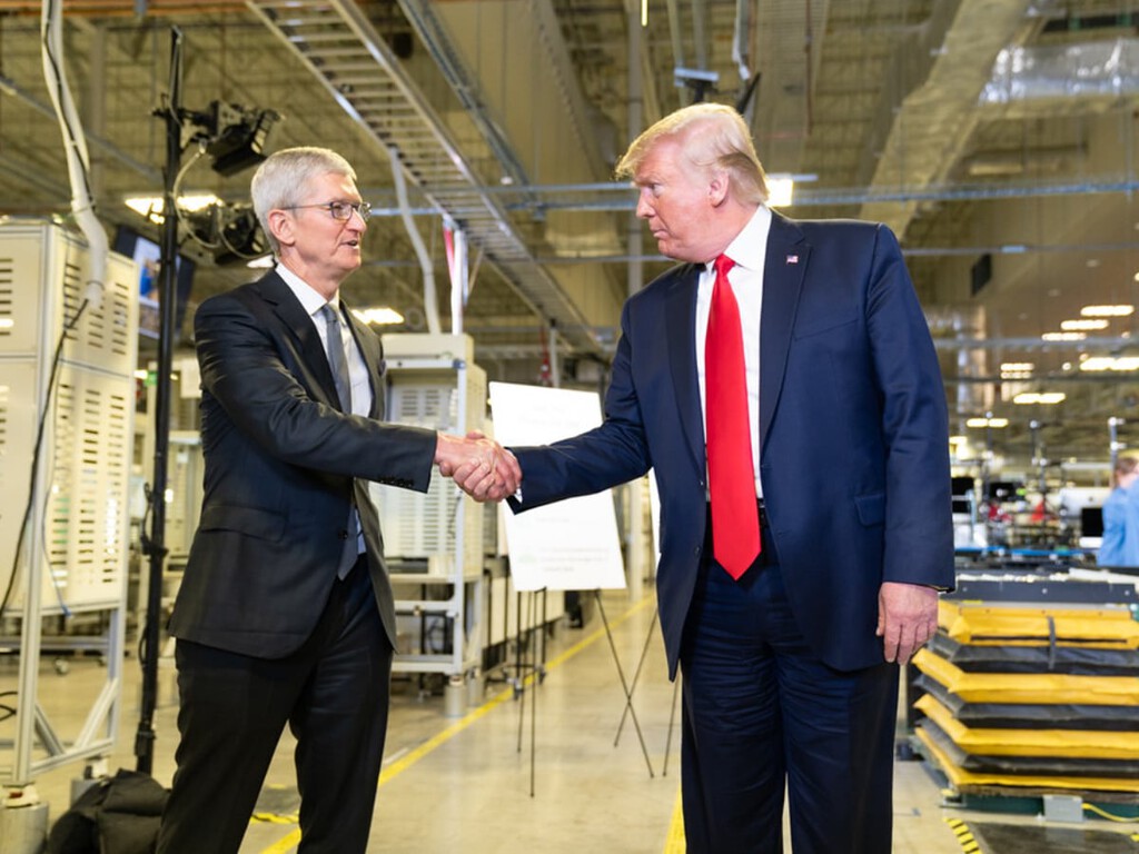 Apple se tragó el coste de los aranceles para no tocar el precio del iPhone. El nuevo plan de Trump pone a prueba esa estrategia 