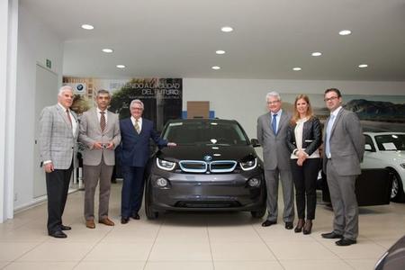BMW entrega el primer i3 vendido en México