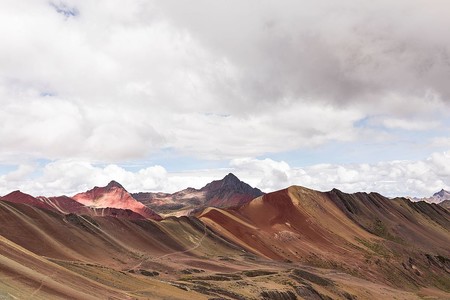 La montaña arcoiris de Vinicunca en Perú