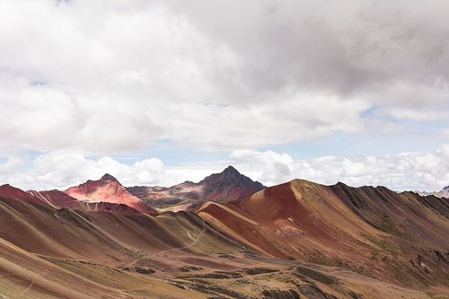 La montaña arcoiris de Vinicunca en Perú