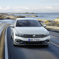 Volkswagen Passat GTE: la berlina híbrida enchufable, ya en España con 57 km de autonomía eléctrica y un precio desde 48.670 euros
