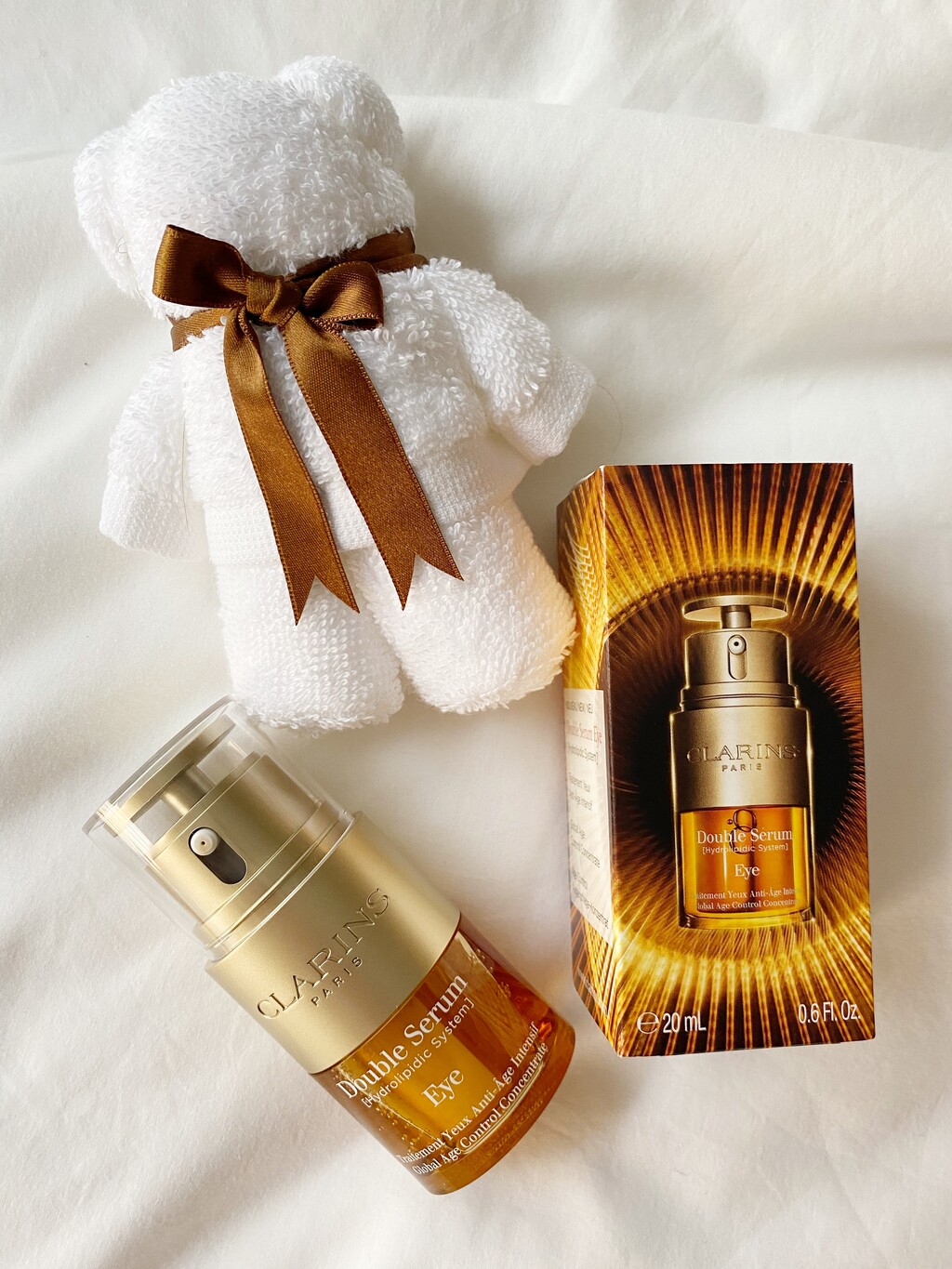 Así es el contorno de ojos Double Serum Eye de Clarins con el que tratar líneas de expresión, bolsas y ojeras