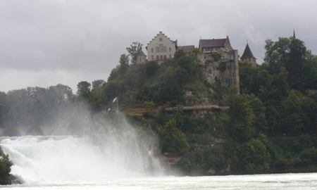 Castillo Laufen en Rheinfall