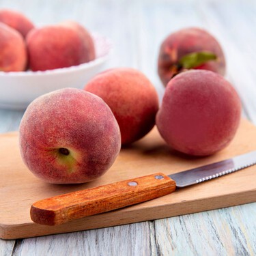 Si le quitas la piel al melocotón, estás desperdiciando un montón de nutrientes y tirando una de las partes más ricas
