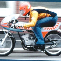 Hubo una época en la que los ciclomotores no envidiaban a las RR, y eran hasta más divertidos. Eran tan radicales que tuvieron que parar 