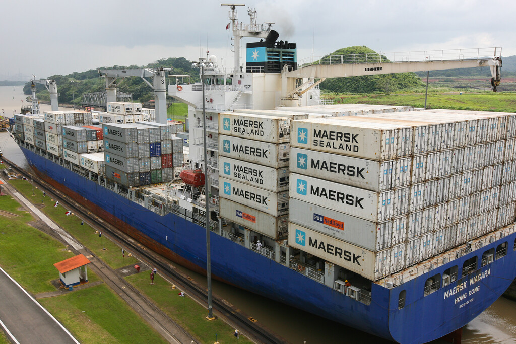 El Canal de Panamá sigue atascado. Así que la mayor naviera del mundo lo va a cruzar con un clásico: el ferrocarril 