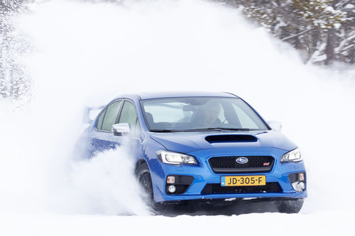 Cómo conducir con nieve o hielo de forma segura