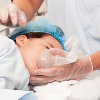 Muere una niña por una meningitis fulminante en Cataluña (y la vacuna sigue llegando con cuentagotas)