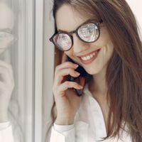México tiene cada vez menos líneas celulares, pero las telefónicas ganan más: el registro está cambiando el negocio 
