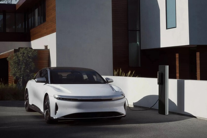 Al rival de Tesla en EEUU se le complica salir del "valle de la muerte": ya acumula más de 13.000 millones de dólares en pérdidas