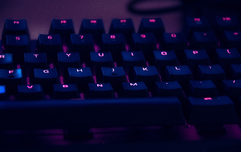 Olvídate de las luces RGB: el teclado de Finalmouse es una fantasía capaz de reproducir vídeos a 4K en Unreal Engine 5 Olvídate de las luces RGB: el teclado de Finalmouse es una fantasía capaz de reproducir vídeos a 4K en Unreal Engine 5