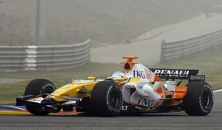Fernando Alonso estrena el nuevo Renault R28 en Cheste