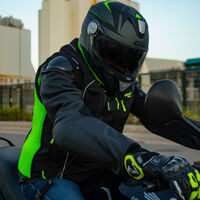 No, el airbag en moto ni es ni va a ser obligatorio en España. La DGT lo ha desmentido, y lo mismo para el resto de Europa