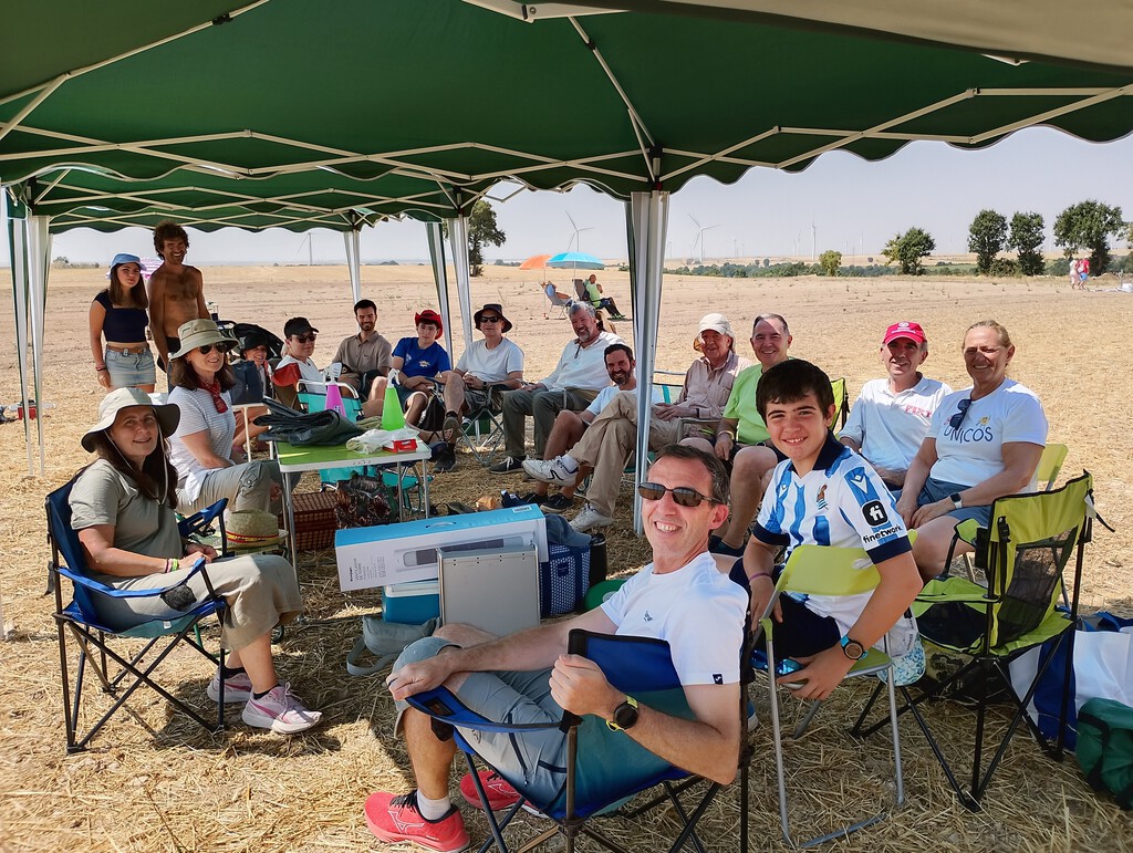 "He llorado": 48 horas en Burgos viendo el eclipse junto a un grupo de astrofotógrafos y apasionados de la astronomía