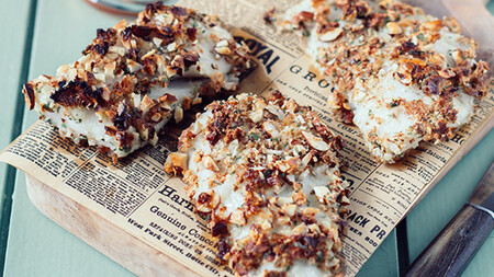Filetes de pescado en costra de almendras. Receta de Semana Santa