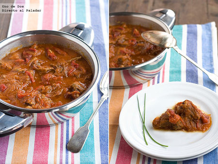 Carne con pimientos asados en salsa de tomate. Receta de aprovechamiento