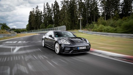 El Porsche Panamera Turbo rompe récord en Nürburgring y nos hace soñar con una nueva versión extrema