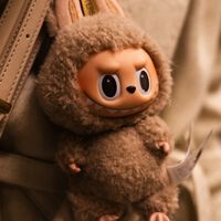 La primera tienda Labubu de España acaba de abrir en Barcelona. Y por supuesto que ya hay colas de cuatro horas