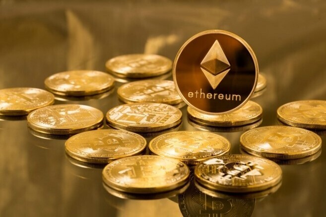 No solo de bitcoin viven las criptos: Ether, la moneda de la red Ethereum, supera por primera vez la barrera de los 1.000 dólares