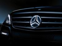 La estrella de Mercedes-Benz podrá iluminarse en opción. ¿Quiéres ver cómo lo hace?