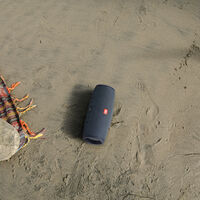 Con la música a todas partes: El Corte Inglés derriba el precio de este altavoz Bluetooth JBL