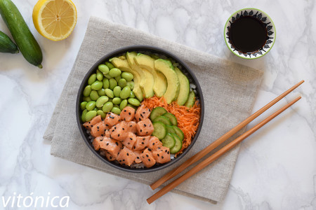 Poke bowl de salmón con edamame: receta saludable para no aburrite comiendo pescado