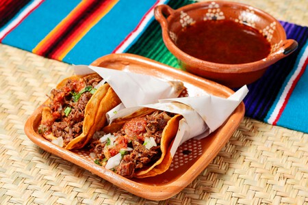 Cómo hacer caldo de birria de res casera: con la receta y trucos del chef Oropeza