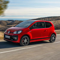 Video: ¡Duelo de minititanes! Volkswagen Up! GTI vs Golf GTI Mk2 en el 1/4 de milla