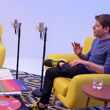 Bill Gates a Sam Altman: "no esperaba que ChatGPT se volviera tan bueno". Los resultados lo dejaron "boquiabierto" 