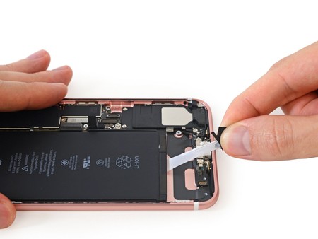 El reemplazo de batería para iPhone a 29 euros ha acabado, no para iFixit que lo seguirá ofreciendo a este precio