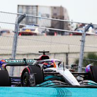 George Russell muestra el resurgir de Mercedes, el Red Bull se rompe y Carlos Sainz se estrella en Miami