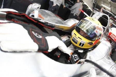 Bernie Ecclestone defiende el estilo de Lewis Hamilton