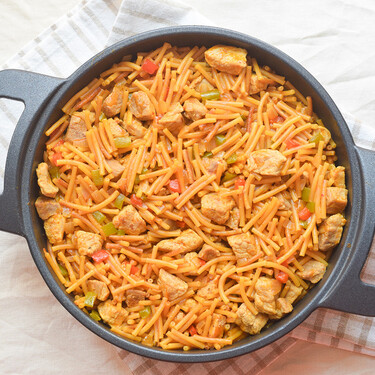 Fideuá de carne, una deliciosa alternativa al plato tradicional marinero para disfrutar en familia