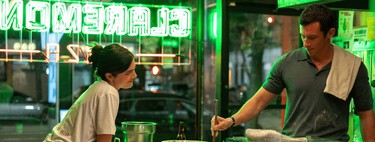 'Una noche al año' tiene una premisa disparatada e interesante, pero acaba siendo una comedia romántica más conservadora y tradicional de lo que se cree