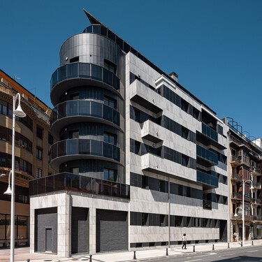 El "edificio cebra" más feo de toda España está en Donosti: no tiene desperdicio 