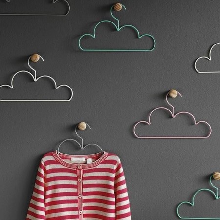 Estas perchas en forma de nube están destinadas a decorar la habitación de tu hijo