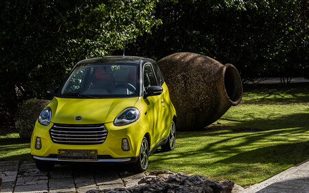 Invicta Electric D2S: un pequeño coche eléctrico barato que quiere plantar cara al Dacia Spring y al SEAT Mii