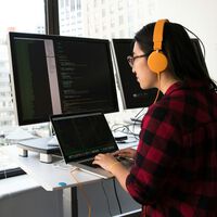 Si eres programador y no tienes experiencia, el 'Infojobs de los dev junior' está en WhatsApp y es un filón para encontrar trabajo