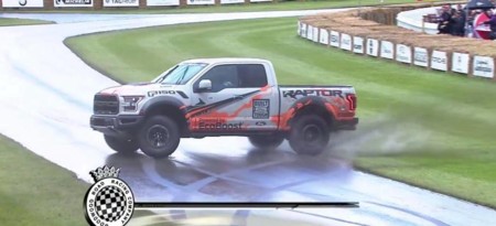 Video: tremenda patinada del ex-Stig Ben Collins a bordo de una F-150 SVT Raptor, en Goodwood