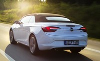 Opel Cabrio, galopando a Frankfurt con 200 CV