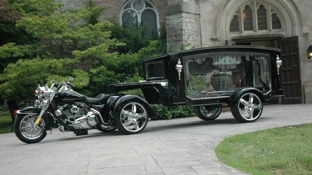 En Estados Unidos hay una empresa que convierte las Harley-Davidson en motos fúnebres para dar su última ruta a los moteros caídos