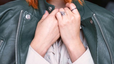 Usa estos 2 ingredientes y para lavar tu ropa de vinipiel: el truco para que quede bien limpia