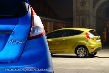 Ford Fiesta 2013 azul