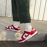 El outlet de Nike arrasa en ventas liquidando las zapatillas Dunk Low más icónicas por menos de 54 euros