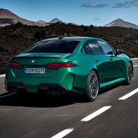 "Es hora de empezar a piratear los coches". BMW fracasó con los asientos calefactados por suscripción y ahora lo vuelve a intentar con la suspensión adaptativa del nuevo M5